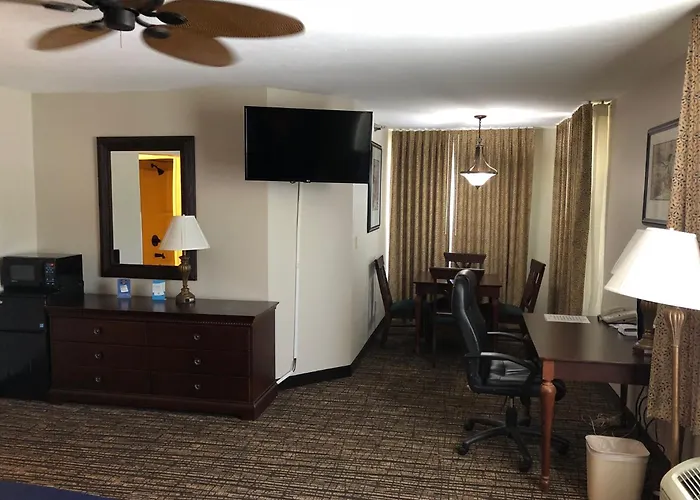 Top Hotels Offering Free Parking Near the White House